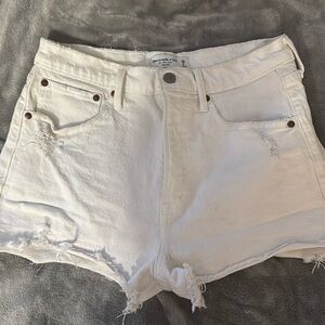 A&F White High Rise Mom Shorts – Size 6